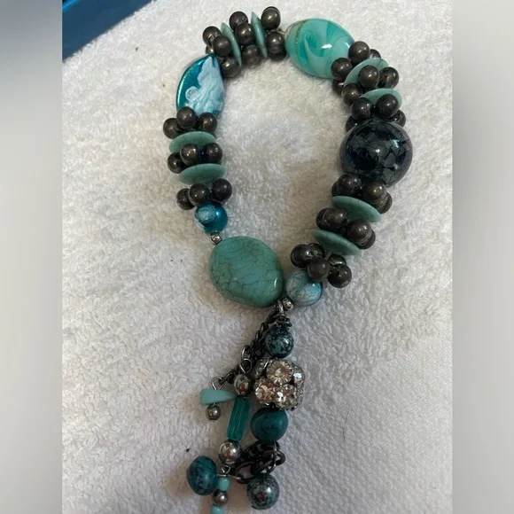 Mother of Pearl Necklace and Bracelet - Picture 3 of 6